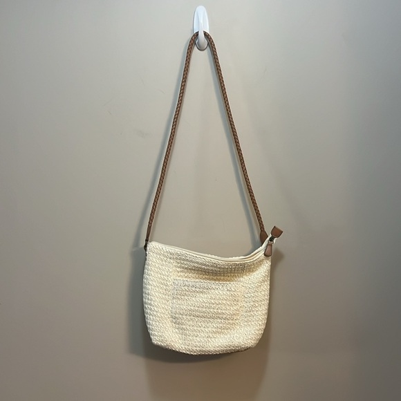 Relic Handbags - New Relic Crossover Creamy White Woven Straw Shoulder Bag